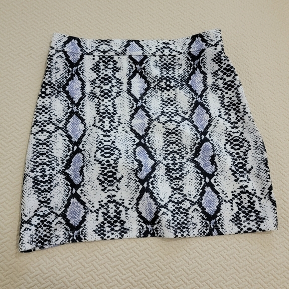 Shein Snake Print Mini Skirt with split Size Small - Picture 10 of 14